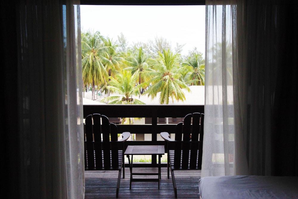 Damai Beach Resort Kuching Exterior foto